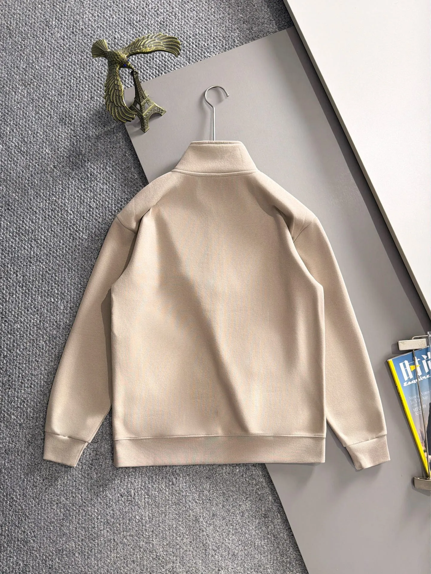 Balenciaga 2026 Long Sleeve Sweatshirts for Men and Women Same Style Many Stars Same Style, Top Original Version Feel Free to Compare 🆚The fabric is custom-dyed and slightly spray-painted and distressed. The fabric, material, and details are consistent with the original version. Special cotton and linen fabrics are used. The cost of the fabric is extremely expensive. It is twice as expensive as pure cotton materials. We will do better at all costs. Three standards are complete. The comparison between non-market products and our fabrics is very different. Only the top version is made! Size: M-4XL